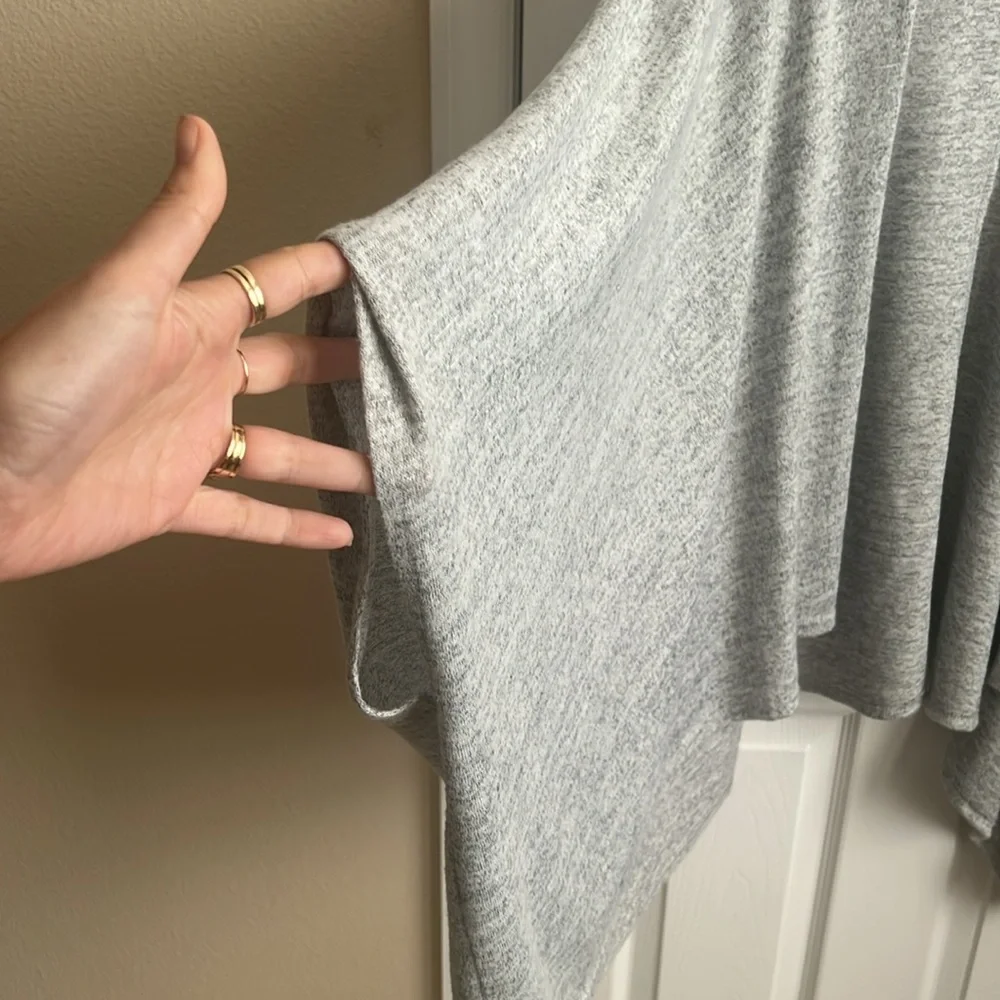 Ladies one size‎ soft gray poncho/kimono
